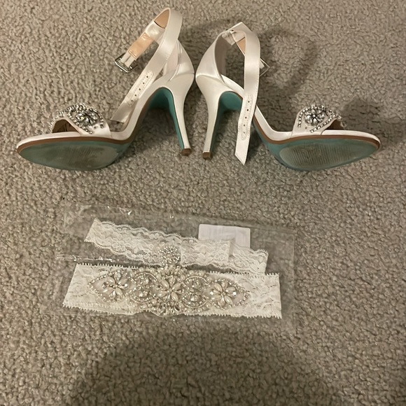 Heels - Picture 2 of 4